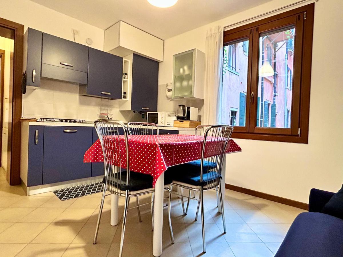 Central Flat Romantic Domus Remedio Venice Exterior photo